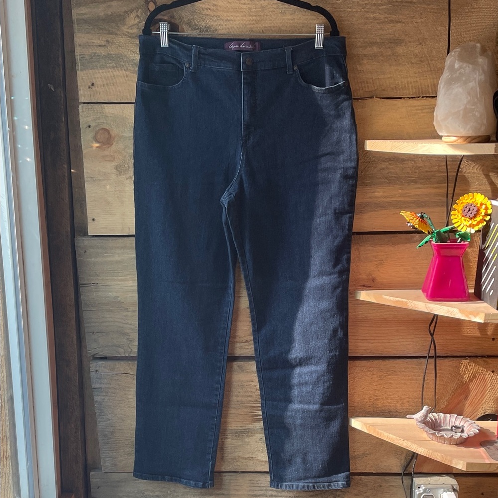 Gloria Vanderbilt "Amanda" Straight Leg Jeans